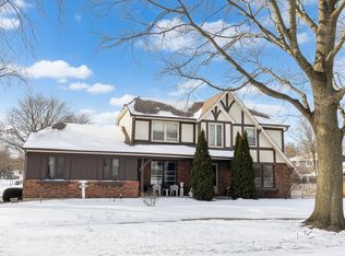 713 Dawes St, Libertyville, IL 60048