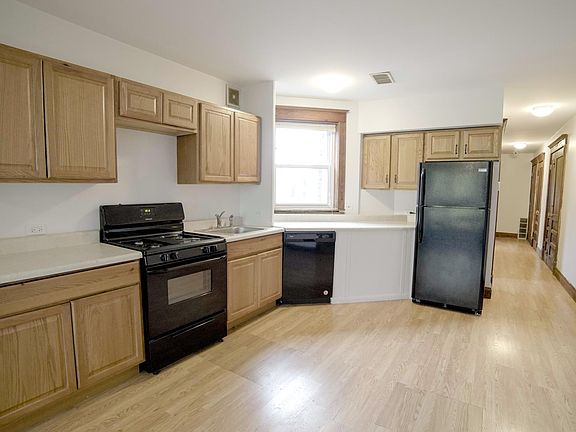 2nd image of 2316 W Superior St #3