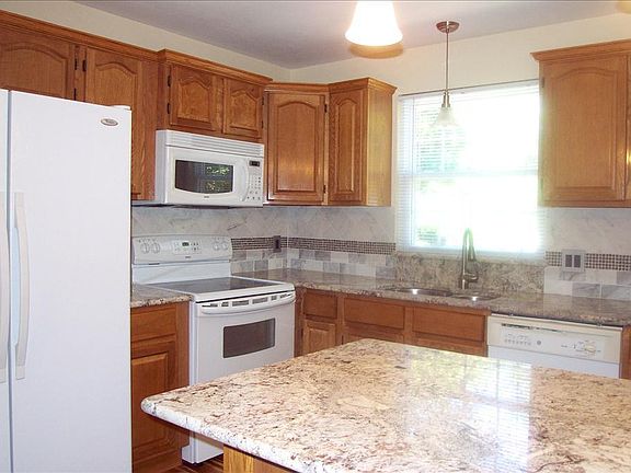 2nd image of 48 Conway Cove Dr