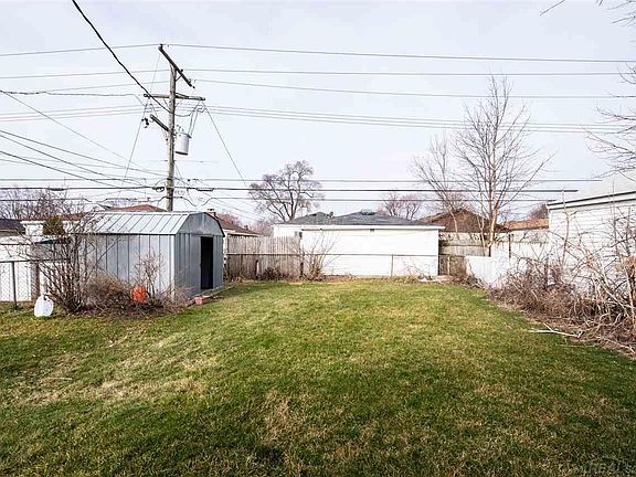 3rd image of 26243 Belanger St