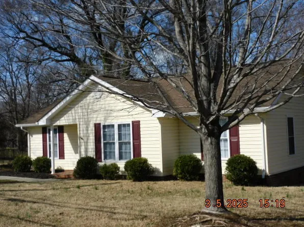 1141 Summit Ln NW, Roanoke, VA 24017