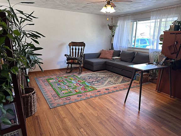 3rd image of 1241 Linden St