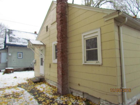 4th image of 970 Superior St