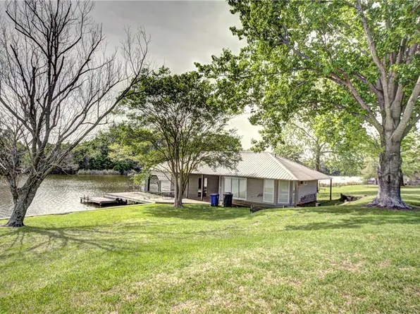 1033 Parkway Dr, Natchitoches, LA 71457