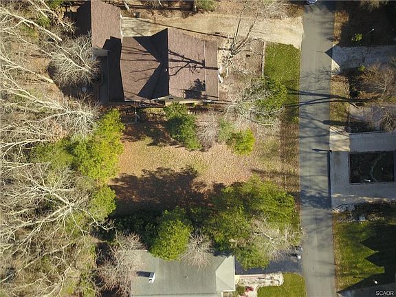 5th image of 720 Fox Tail Dr