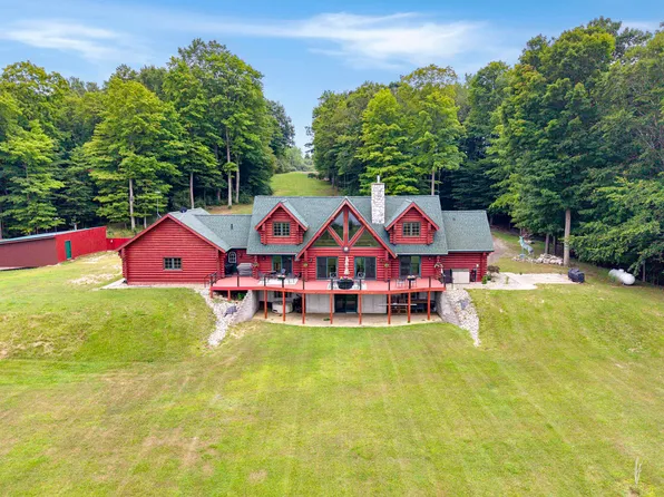 302 E Kott Rd, Manistee, MI 49660