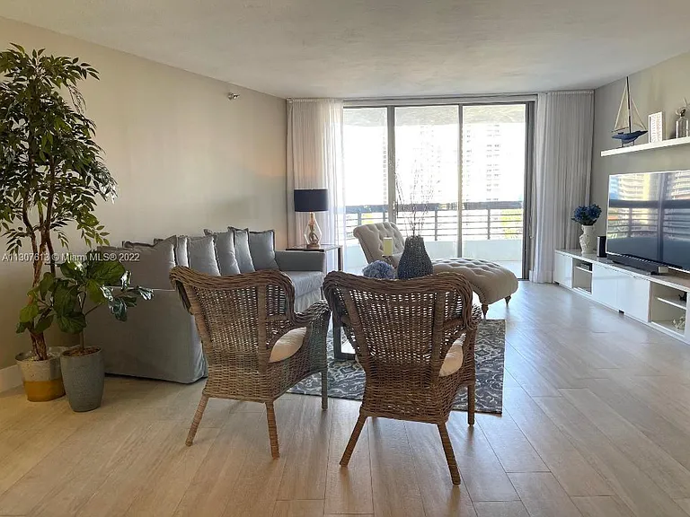 3500 Mystic Pointe Dr #1507 — Photo 12