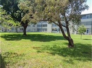 4600 98th Way N APT 105, Saint Petersburg, FL 33708