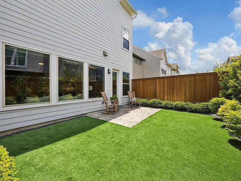 10960 Hewitt Cliff Ln — Photo 32