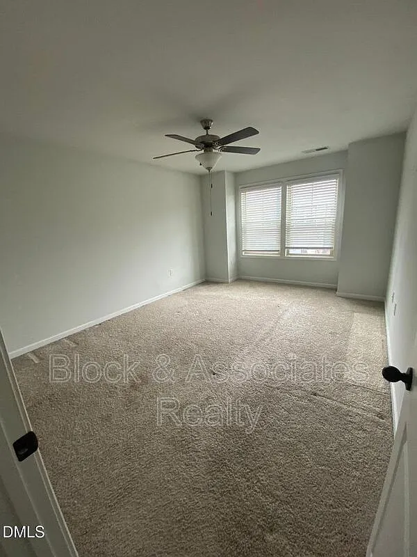 3 bed, 2.5 bath, 1600 sqft, $1,995 — Photo 4