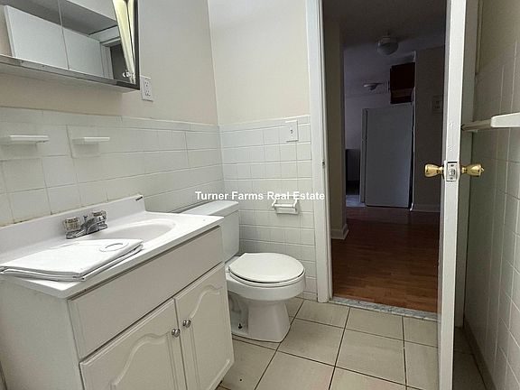 4th image of 1144B Commonwealth Ave #25