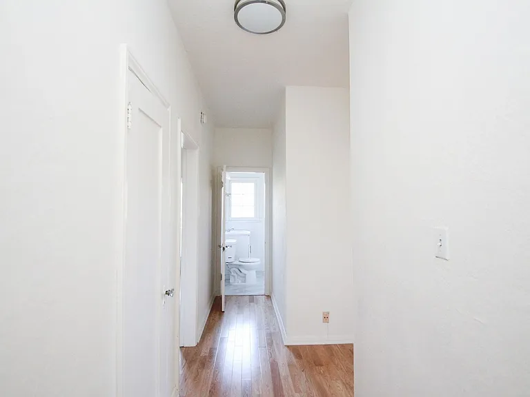 367 N Orange Grove Ave — Photo 7