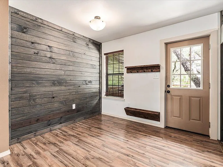 408 Breezing Ln — Photo 13