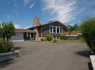 4 Whale Cove Rd, Rockport, MA 01966