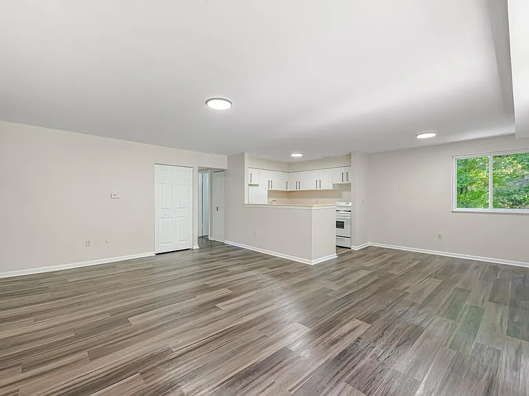 Brooklane Manor Apartments — Photo 12