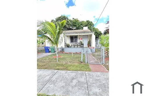 1147 NW 65th St Photo 1