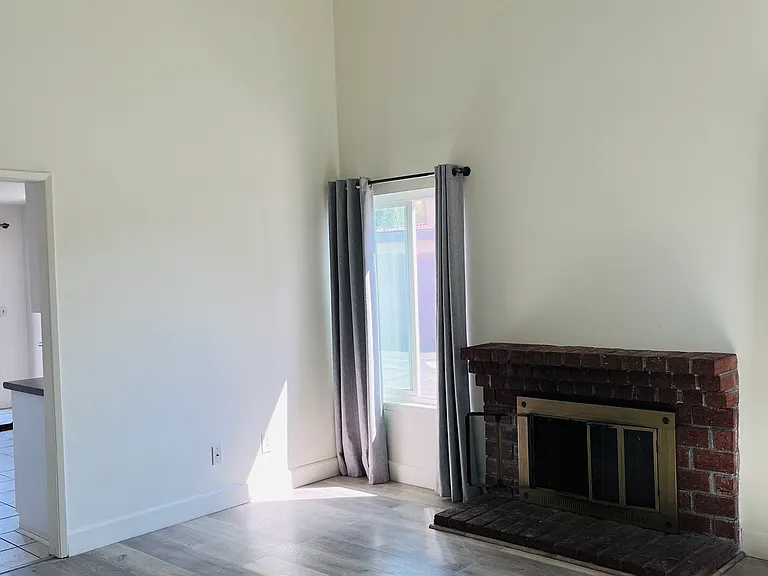 10823 Mountain View Ave — Photo 2
