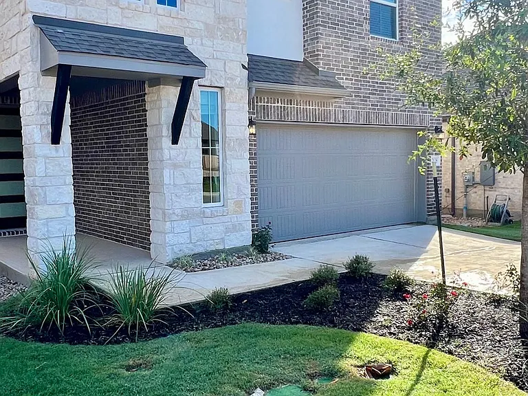 2128 Stampede Dr — Photo 2