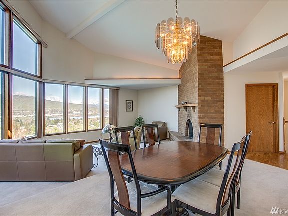 3rd image of 2410 Mountain View Dr