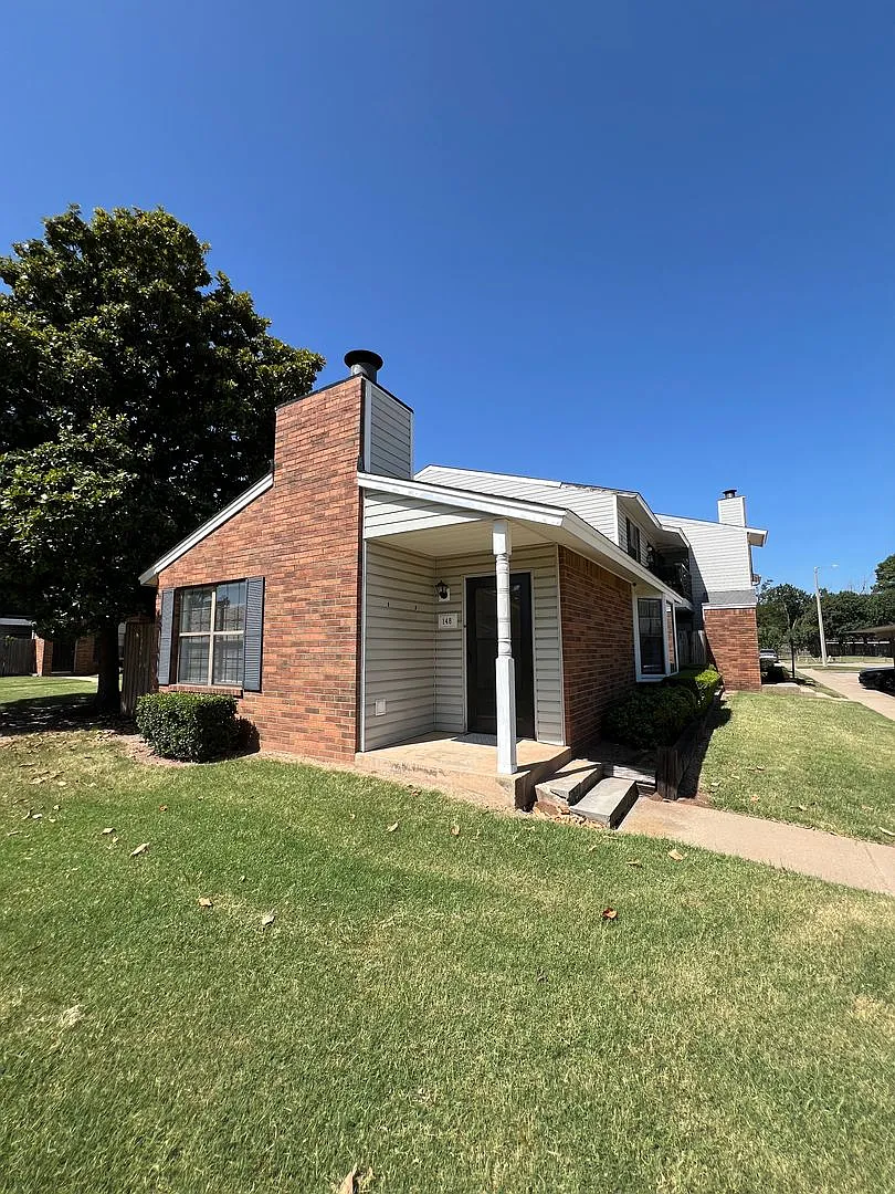 2/2 Condo at Nottingham in Norman — Photo 2