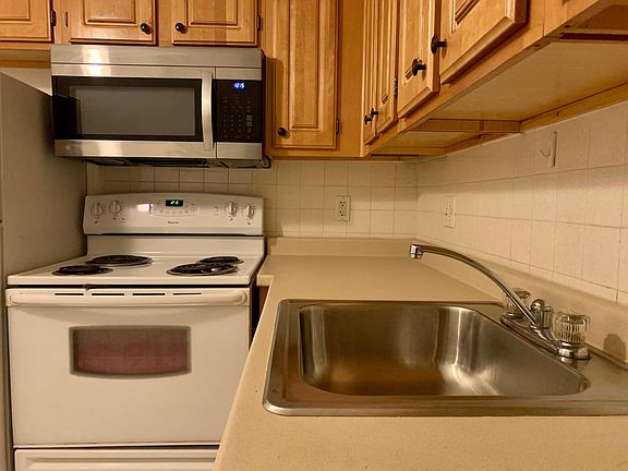 3rd image of 32 Whites Ave #F2202