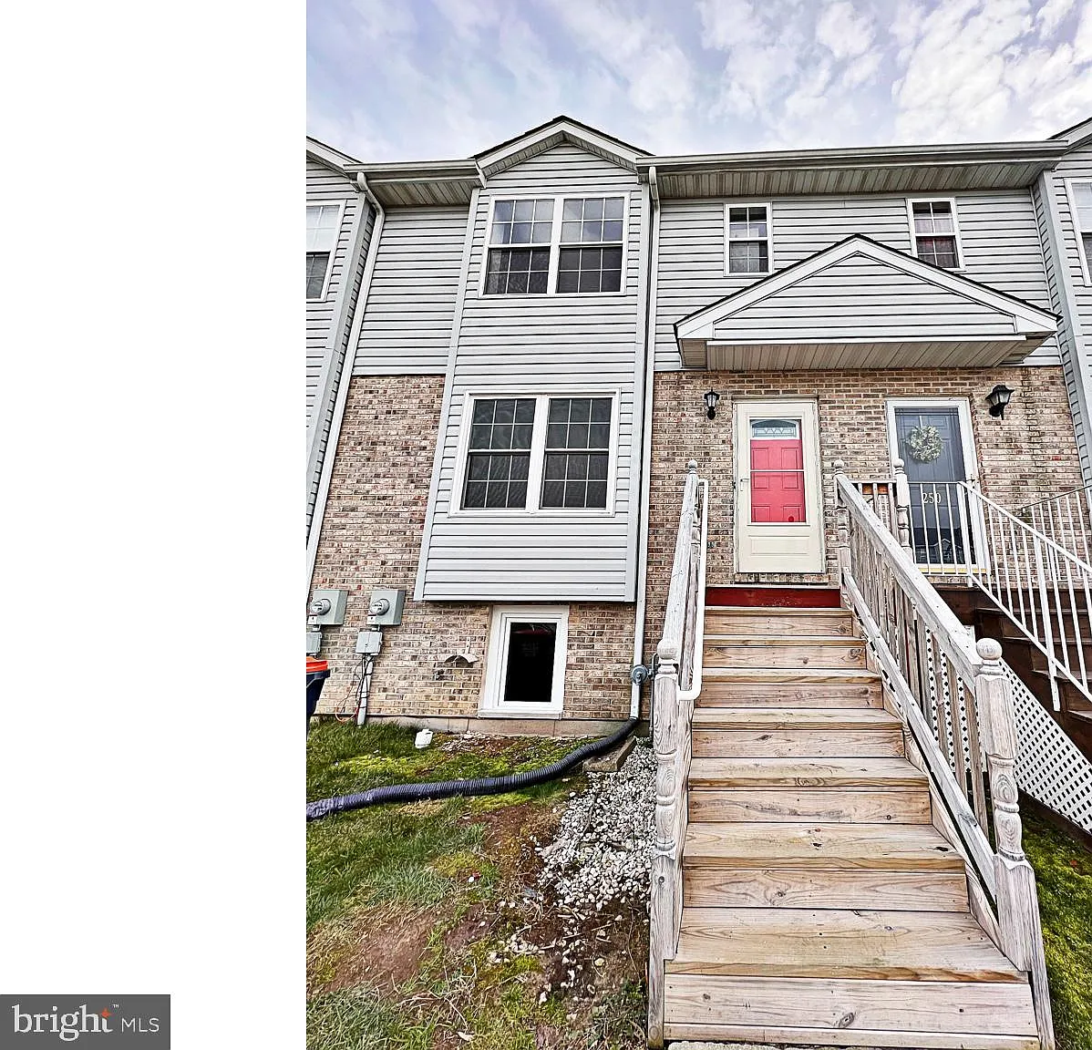 3 bed, 2.5 bath, 1525 sqft, $2,200 — Photo 2