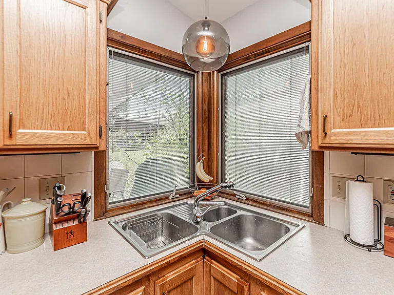 144 S Dartmouth Dr — Photo 14