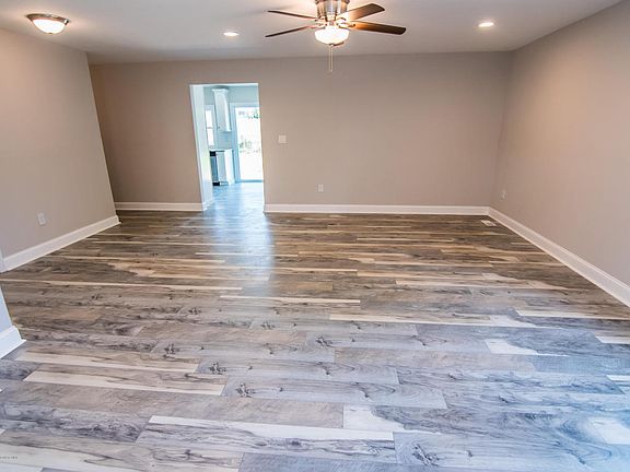 3rd image of 852 Tudor Dr