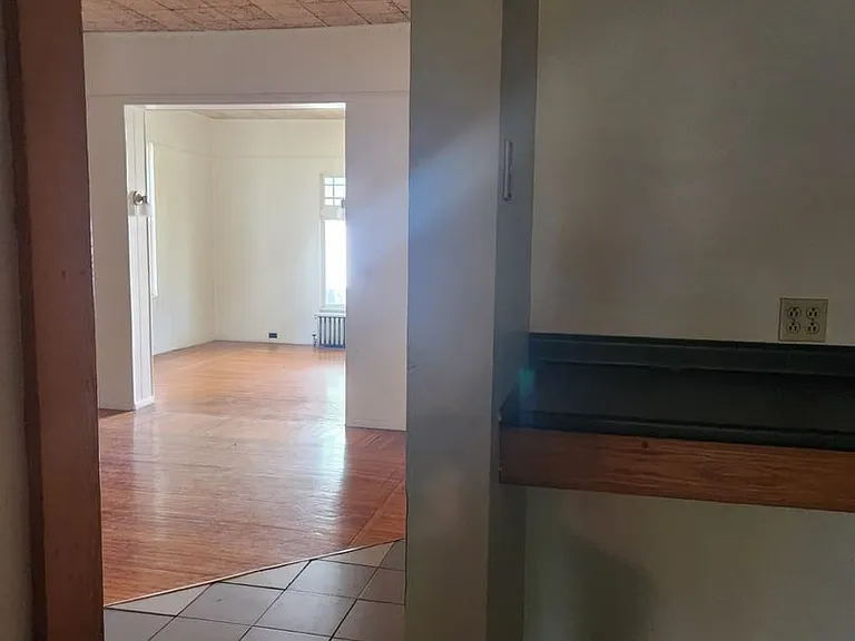 2526 Broad Ave — Photo 3