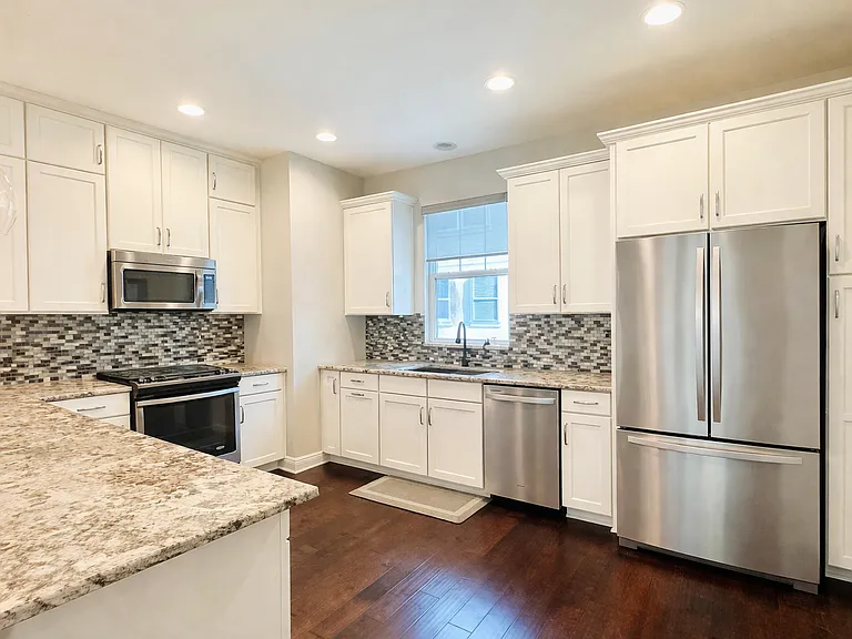3229 W Horatio St — Photo 6
