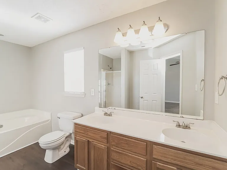 2700 Hampton View Ct — Photo 12