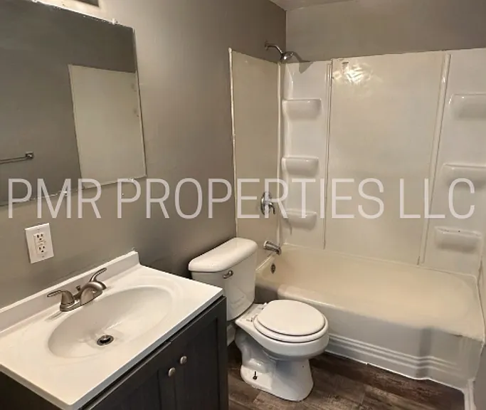 828 Avenue B — Photo 5