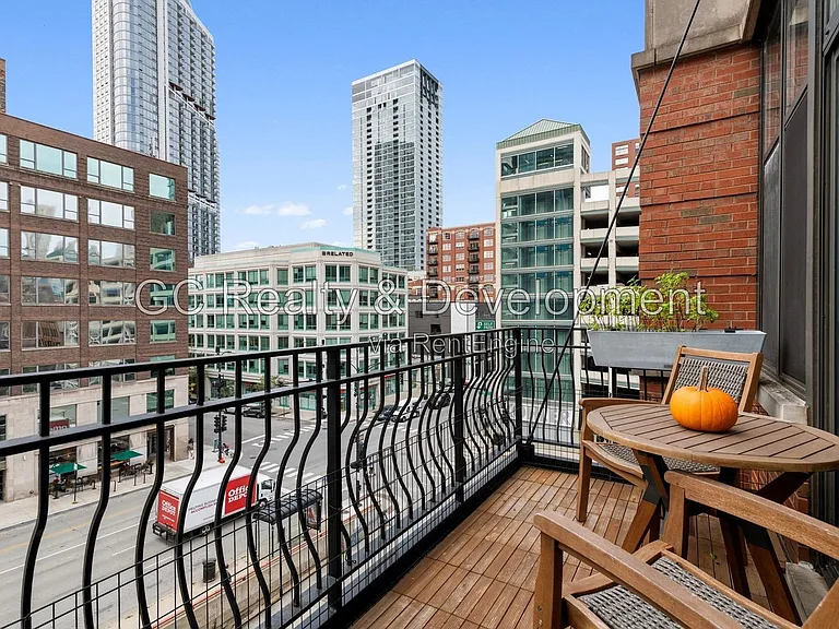 333 W Hubbard St #5A — Photo 10