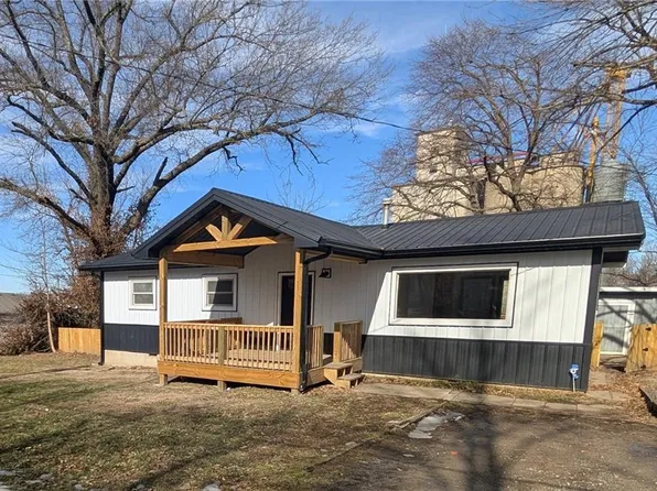 207 N Lincoln Ave, Knob Noster, MO 65336