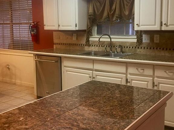 4th image of 221 Saint Nicholas Dr