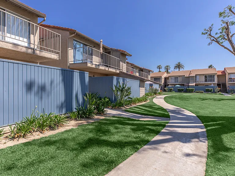 Sierra Vista Apartments — Photo 35
