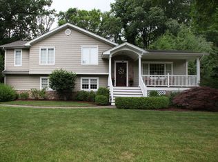 322 Meadowbrook Rd, Wyckoff, NJ 07481