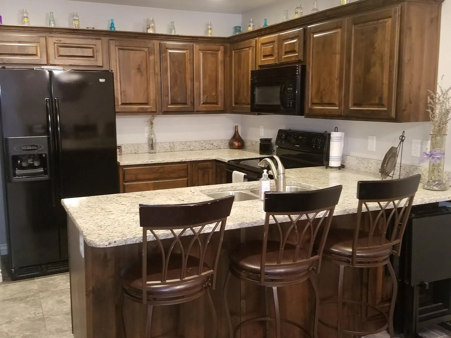 3 bed, 2.5 bath, 1400 sqft, $1,895 — Photo 2