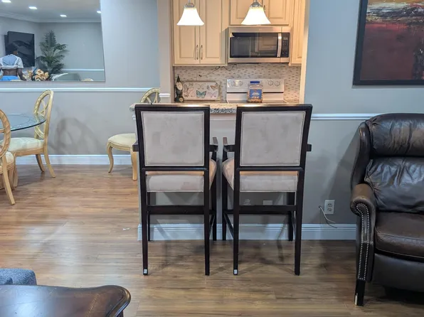 855 North Dr APT B, Delray Beach, FL 33445