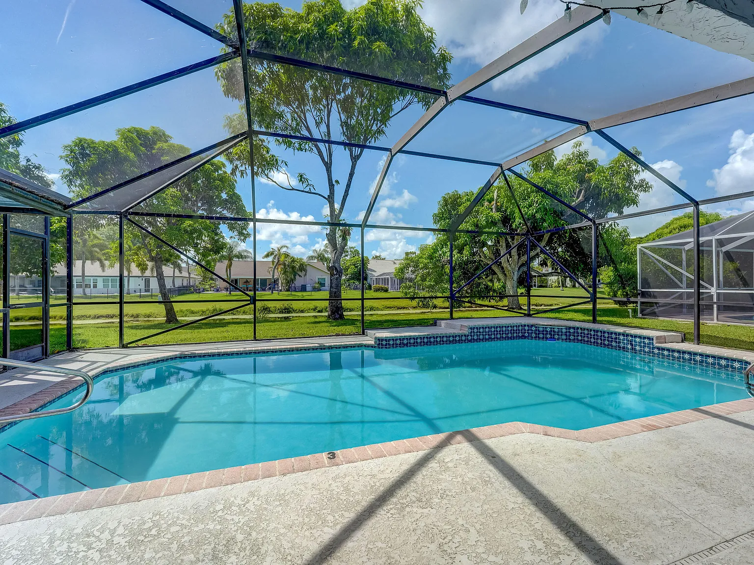 4 bed, 2.5 bath, 2712 sqft, $8,500 — Photo 2