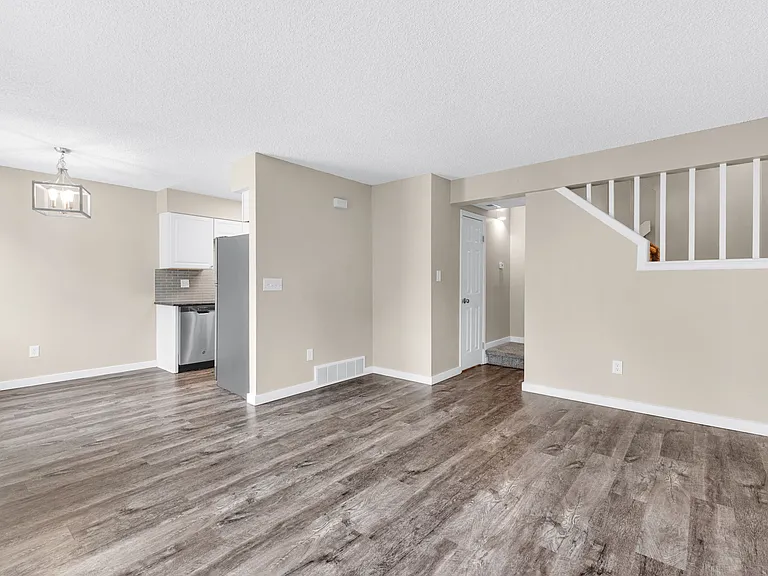 2710 Hearthwood Ln — Photo 2