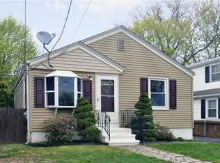 43 Cadillac Ave, Cranston, RI 02910