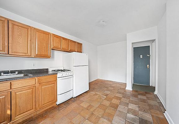 3rd image of 24 Joralemon St #E134