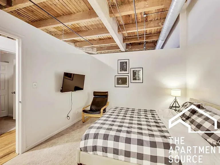 215 N Aberdeen St #201 — Photo 18