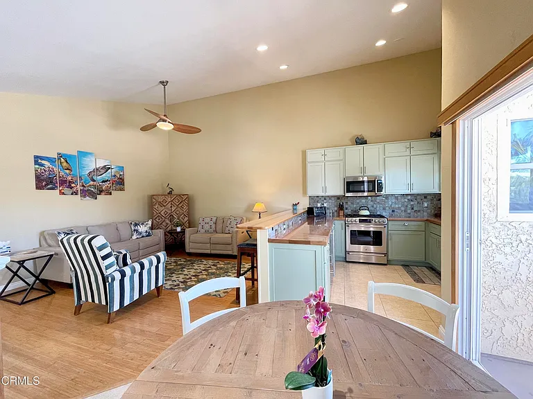 117 La Brea St — Photo 45