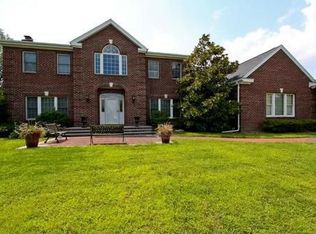 5 Chauncey Pl, Woodbury, NY 11797