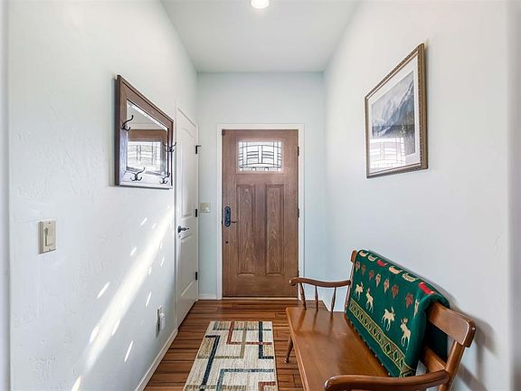 5th image of 281 Lake Street