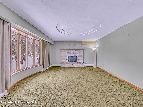 5th image of 108 W Mountain Rd