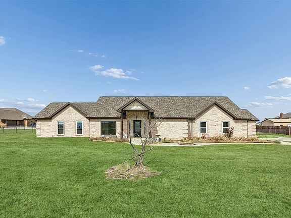 3rd image of 317 Illinois St