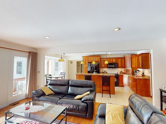 3rd image of 117 Marquise Dr